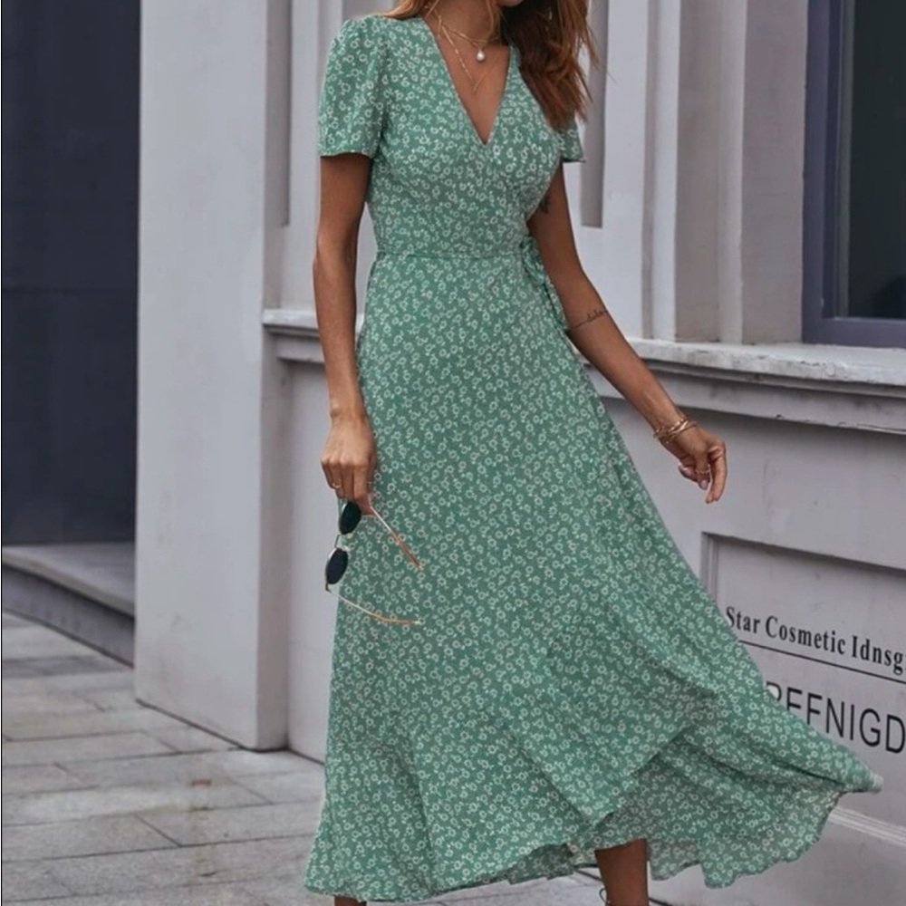 NWOT Floral True Wrap Dress